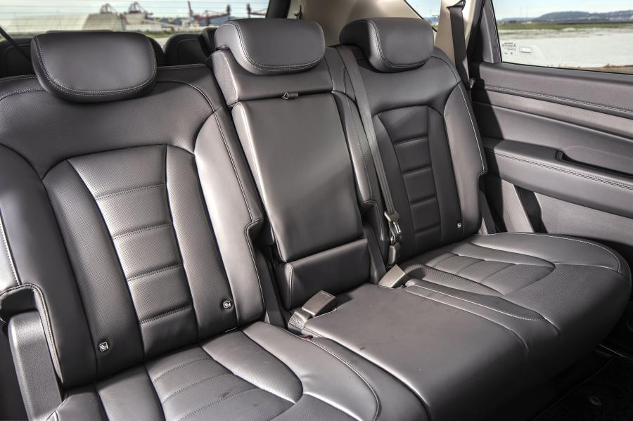 Интерьер SsangYong Rexton ICE (Y400) 2019 года  (UK) (фото 16 из 26)